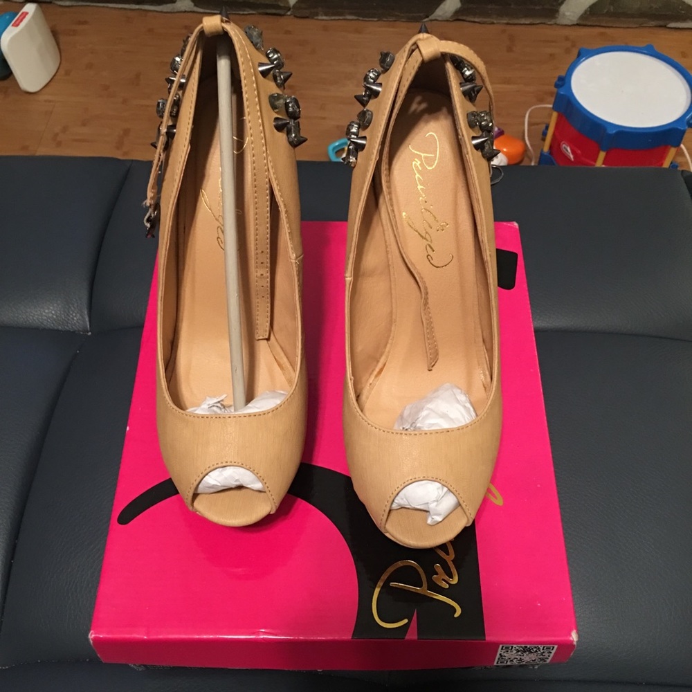 NIB Tan Peep-Toe Studded Wedges